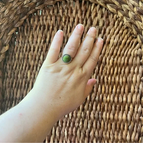 Sterling Silver Kingman Turquoise Ring Size 7.75 Green Round Cabochon Southwest - Picture 8 of 13